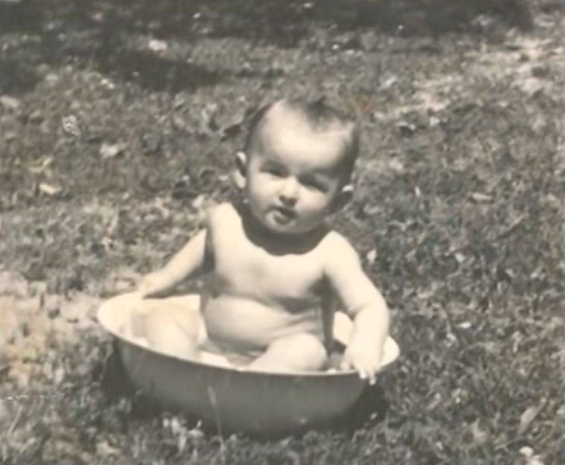 Nekada preslatka beba, a danas je jedan od OMILJENIH ČLANOVA ŽIRIJA u "Zvezdama Granda" 2 5cf374ad7b1515dabc89018ef53bd9c85f3da32d