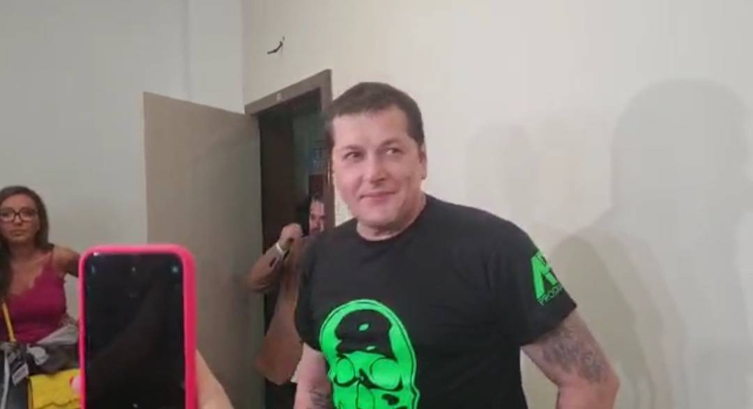 Aco Pejović pred koncert TREMU UBIO poklonom od kuma, a na sceni IZNENAĐENJE: "Ćerke će pevati sa mnom" (VIDEO) 3 5edf320132fc35cb94492ca00b7e06b07c7eea7a