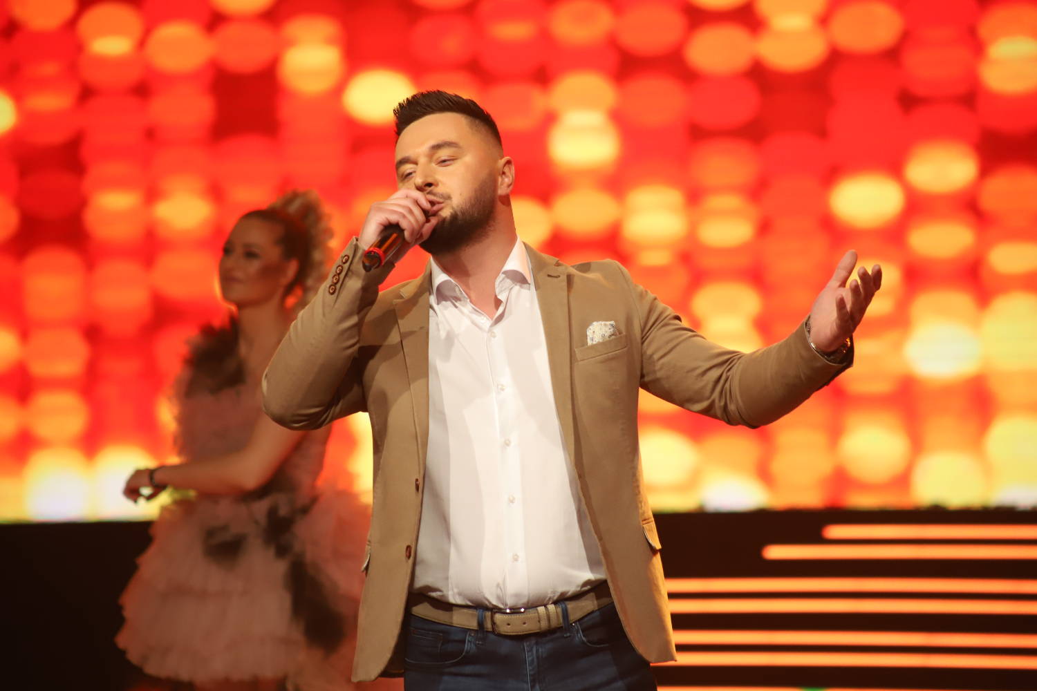 LETELO PERJE: Viki i Bosanac u NIKAD VEĆEM KLINČU: "SPUSTI PRST kad razgovaraš sa mnom" 2 5fac77c68490c4e8c1d60de2e619ffa8cbb9fba8