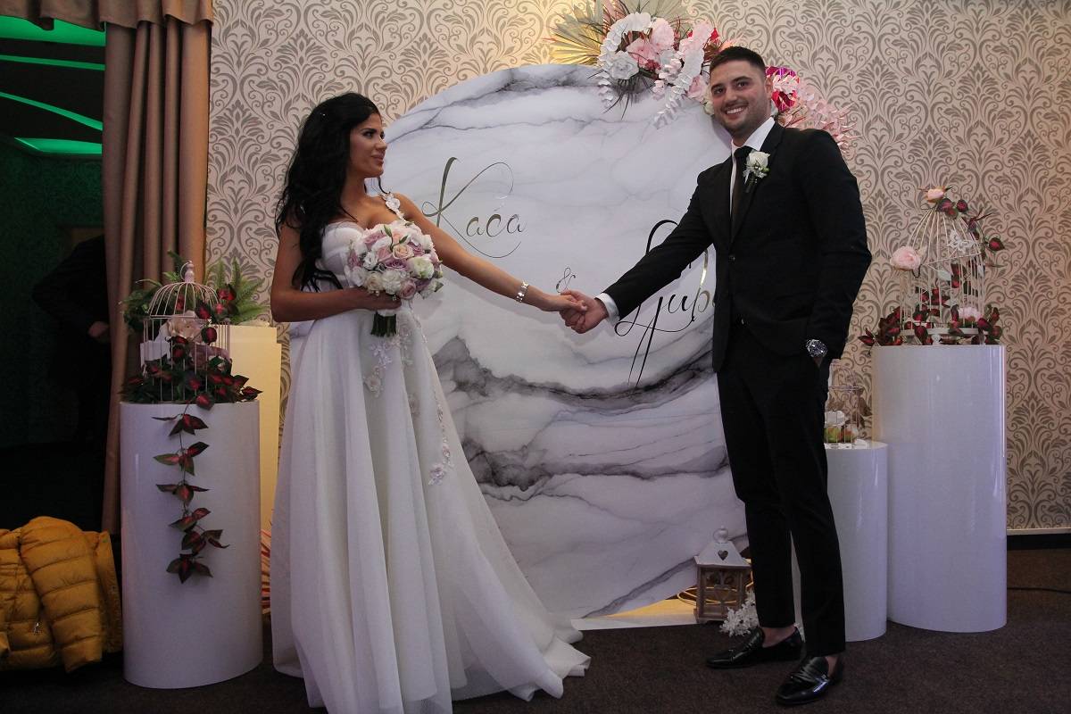Ljuba i Kaća ne idu na medeni mesec, pevač otkrio i ZAŠTO (FOTO) 3 606eda3bff27cea197b6fc841edcbdbbfb41b888