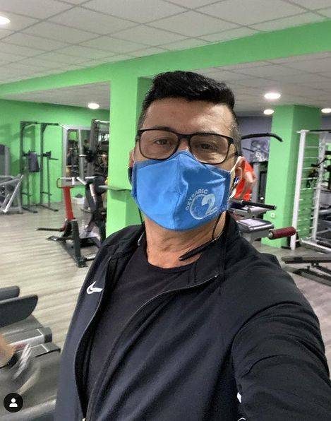 ŠTO SE MORA NIJE TEŠKO! Voditelj pokazao gde provodi dobar deo dana (FOTO) 3 6111ffad7878bc7d78e3acf8b98f86ec581bac57