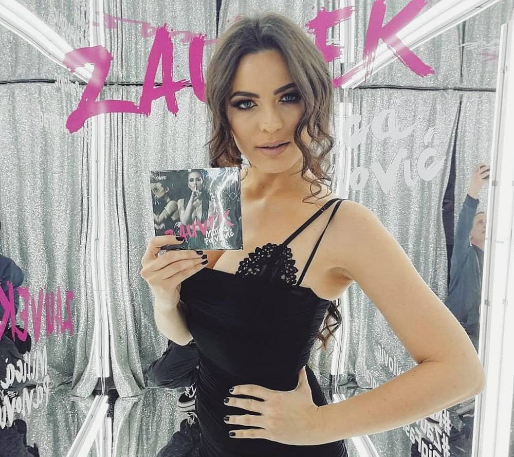 Milica Pavlović napravila promociju novog albuma "Zauvek" (FOTO) 2 6221436a96bd9c16053f557ffbe6983f824bc20d