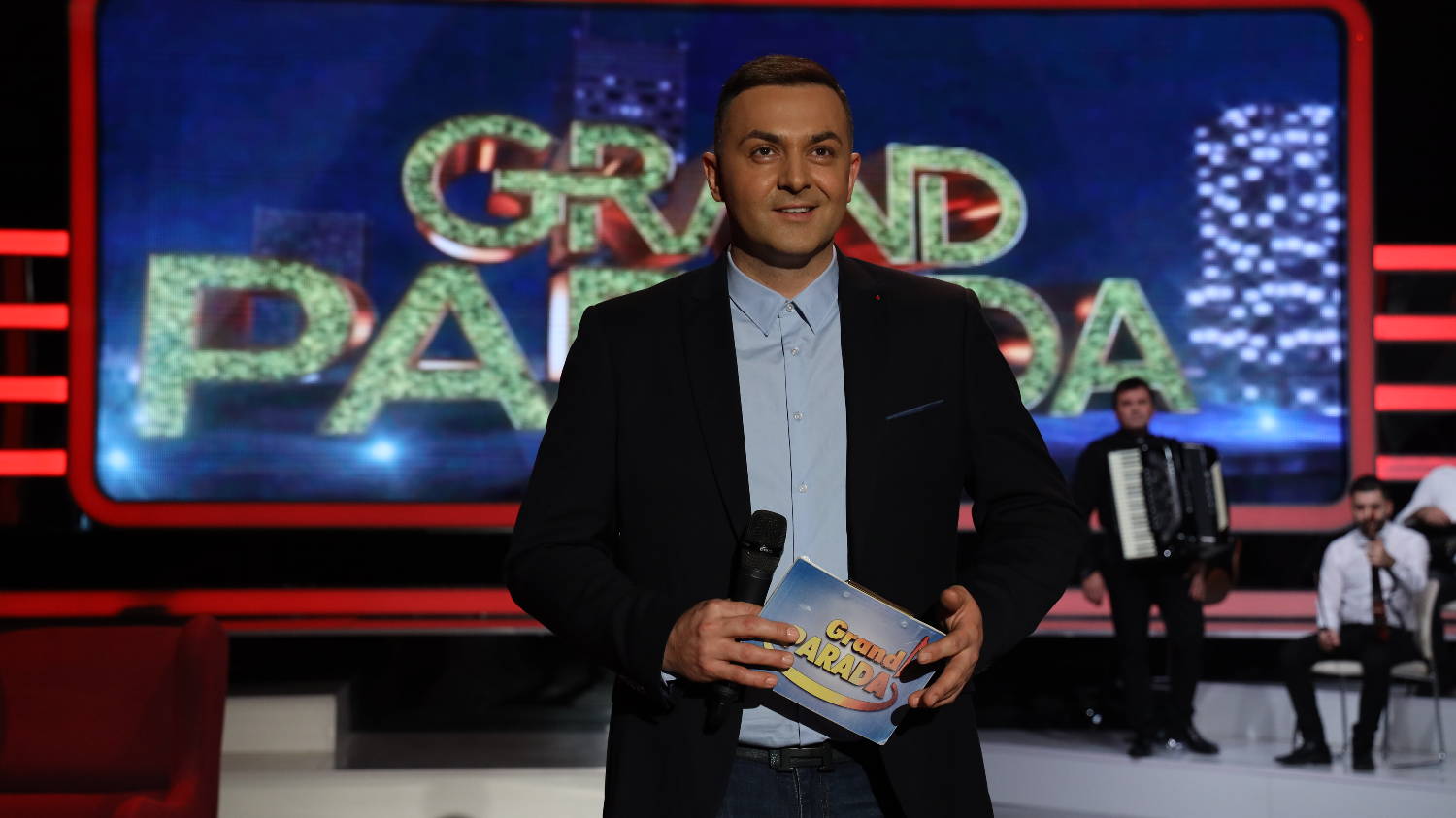 Tihomir Tepić uplovio u muzičke vode: Obradio Karleušin veliki hit, komentari samo pljušte: "Ovo se čekalo" (VIDEO) 5 tihomir tepić peva
