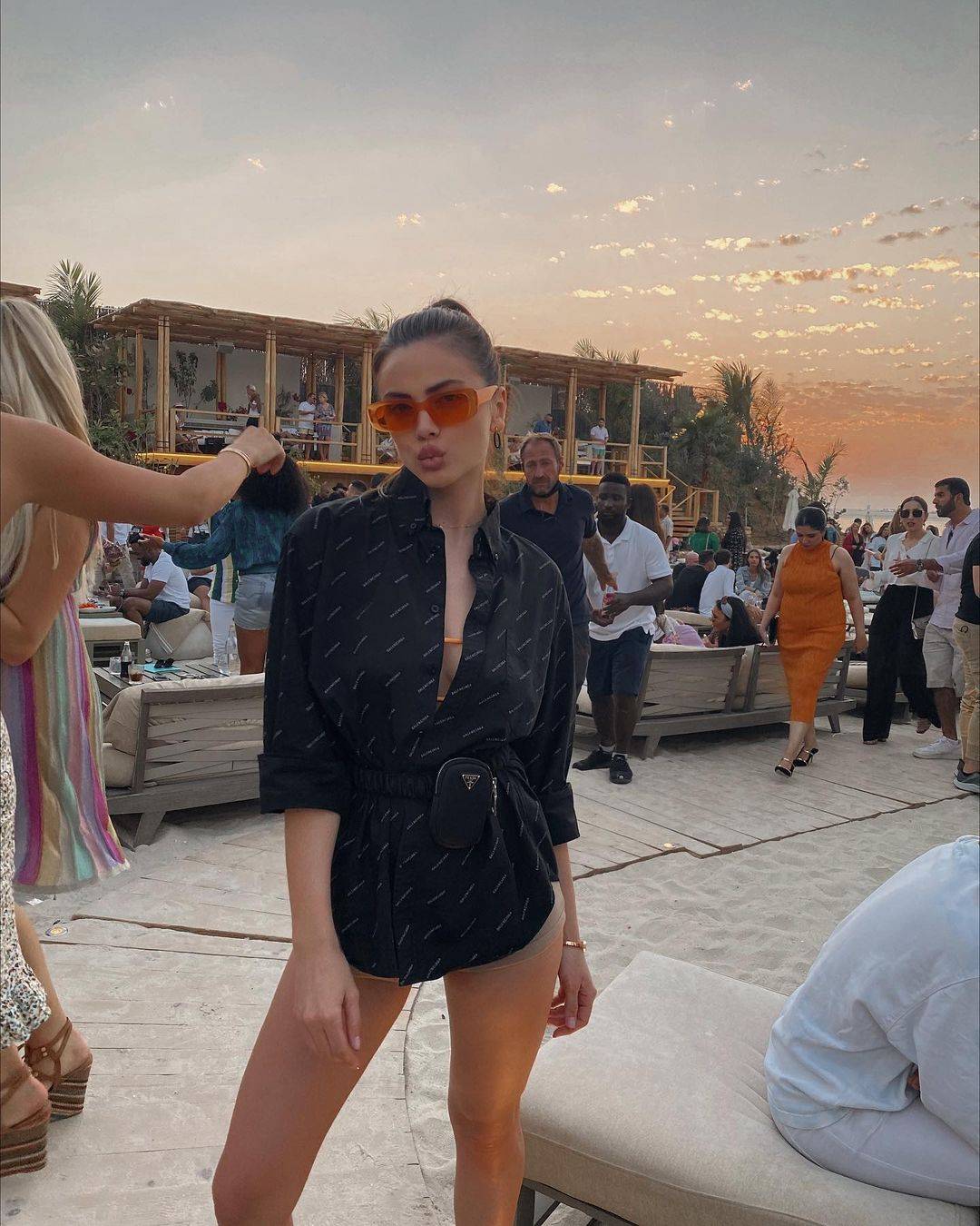 STALA IM NA CRTU: Pevačica ZATRESLA Dubai, sve OČI UPRTE U NJU (FOTO) 2 62c6d3c47a6c8c20278178e94beb4a0278c507df