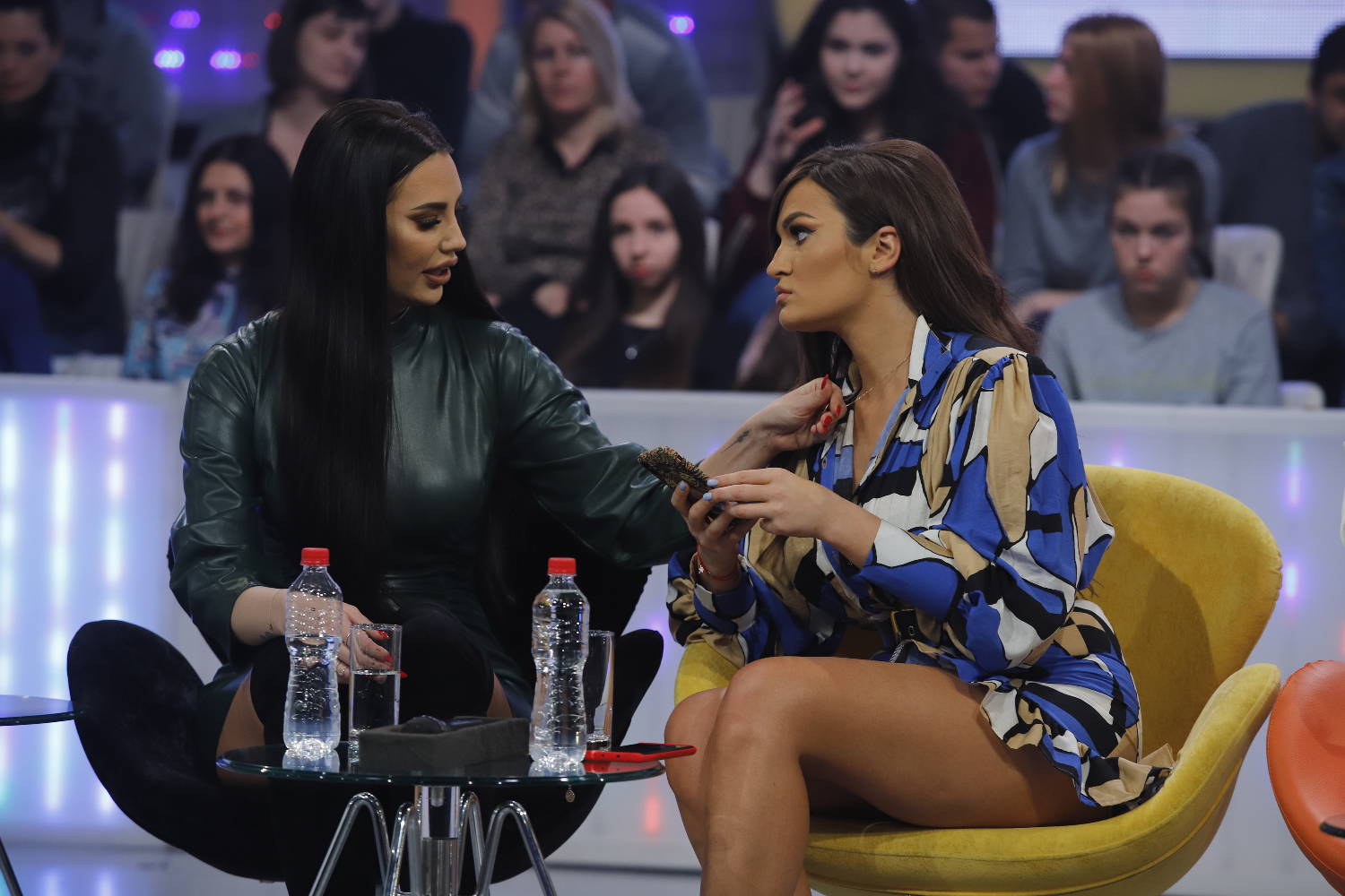KATARINA i TAMARA: Možda joj pokazuje novog dečka? 2 6346f508d3e89c381a4087088dad7d61975de1ee