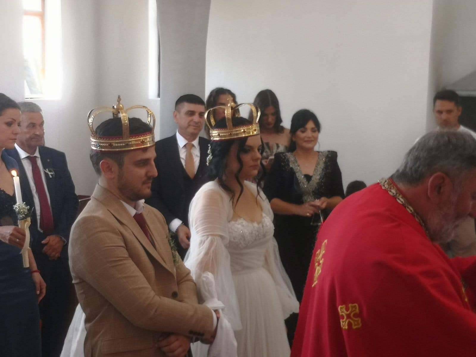 Ovo će biti slavlje za pamćenje: OŽENIO SE SIN POZNATOG HARMONIKAŠA (FOTO) 2 639427491d13dc4cbd8a55c584862b1a5f927234
