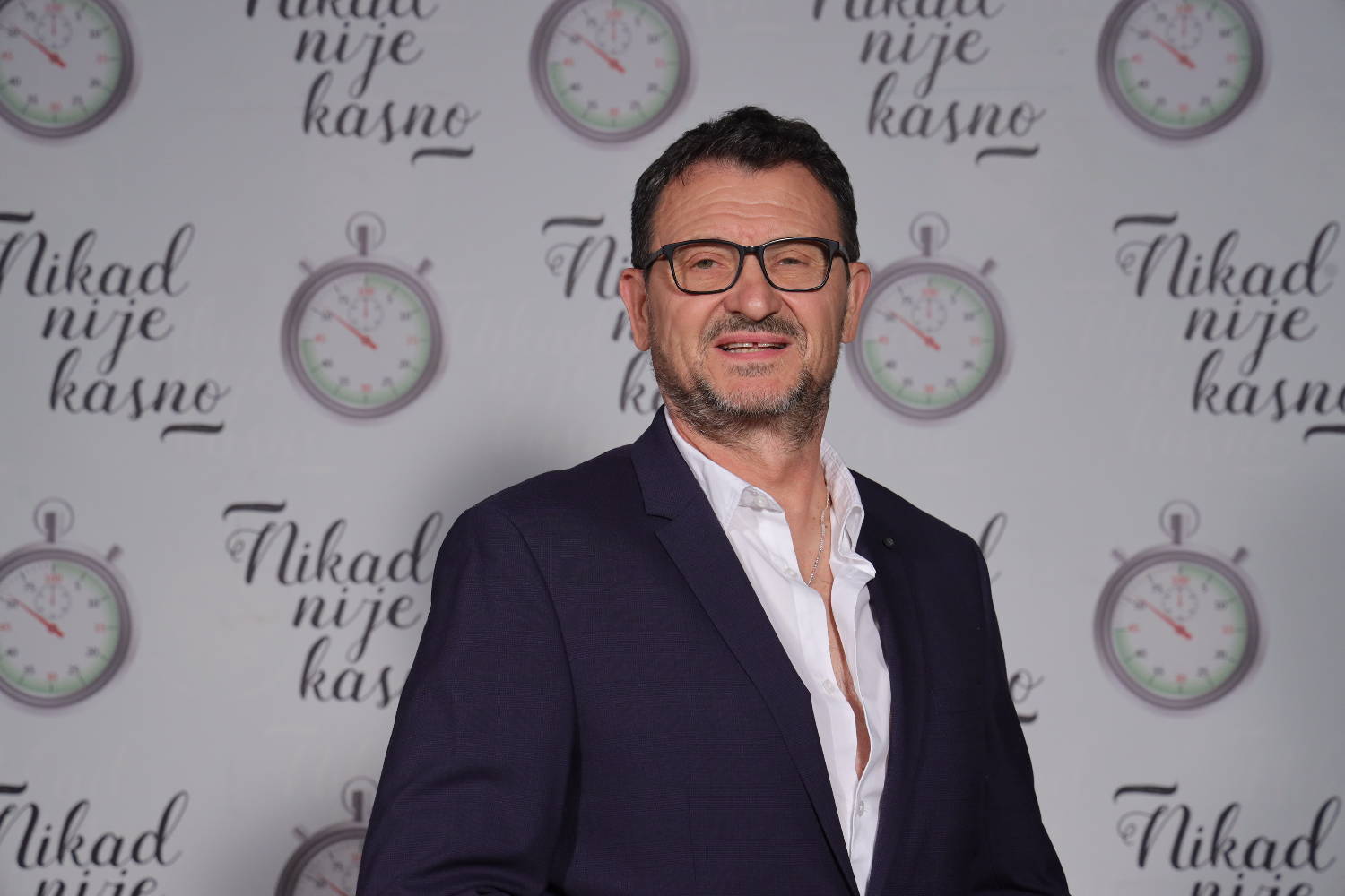 Pevač u sedmoj deceniji doneo drastičnu odluku: "Imam finansijske mogućnosti, ne interesuje me karijera" 5 65451547ee7f762b583b5b86c396256f4d4c2a17