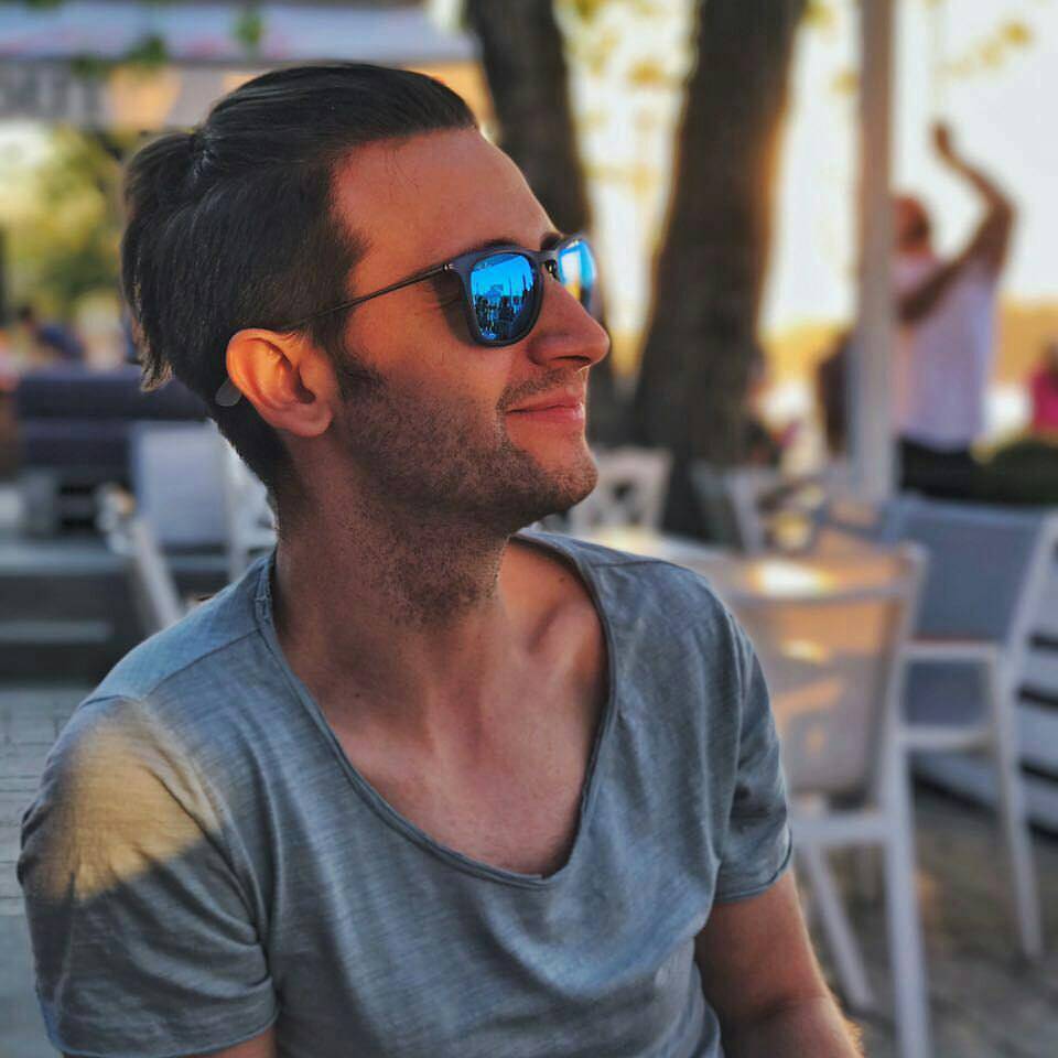 Ovako je izgledao u septembru, a pogledajte novo izdanje STEVE ANĐELKOVIĆA! 2 65e76fded43764cae33907ebfa6e421c7f57e9d6