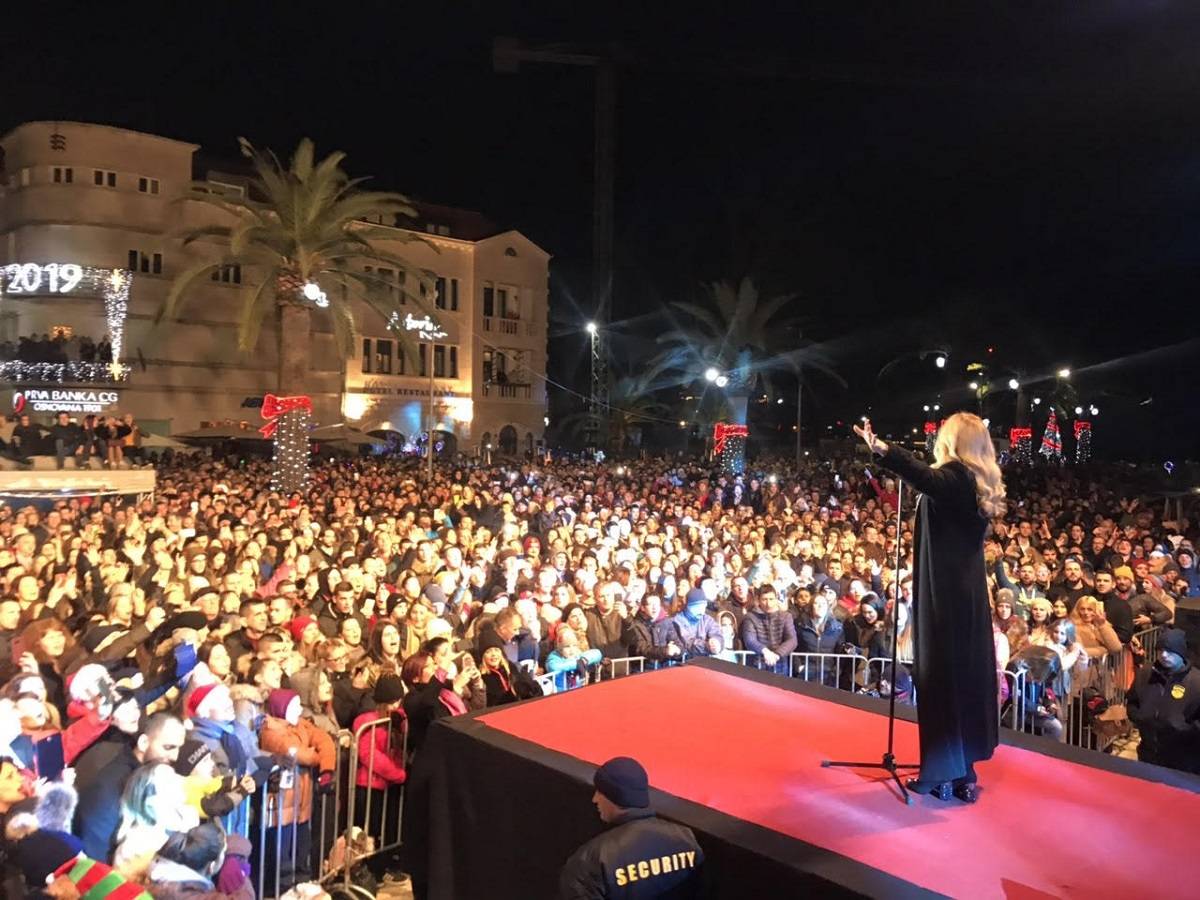LEPA BRENA ZAPALILA TIVAT! 3 6621f6b8abbb87eed6dfd3637af2d080c588e4c6