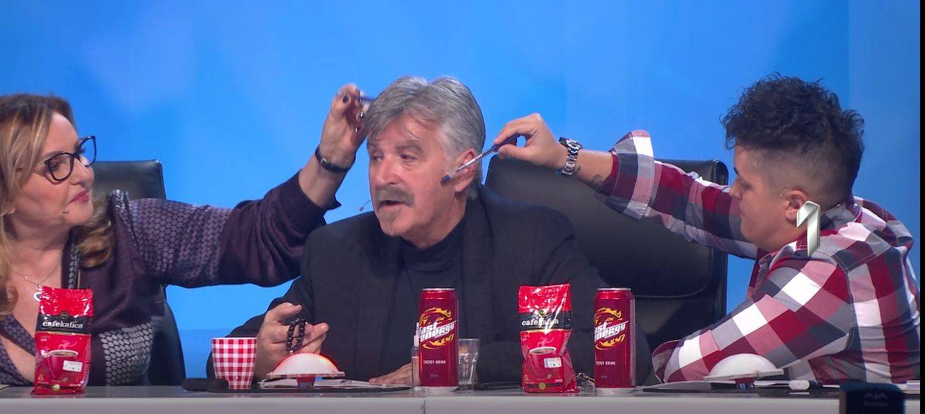 HAOS U STUDIJU: Ceca PRETILA Popoviću, pa pokušala da UDARI Mariju: "Mrtva si, pali" (VIDEO) 3 6752704fbbe33be933ad41b35c34e08e9e7d15d1