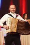 Ona je osvojila Sofrino srce! Harmonikaš više nije mogao da izdrži sa skrivanjem lepše polovine, objavio zajedničke fotke (VIDEO) 2 68cb236ccff87d7ac2c625ce92e46d7aec31c95d