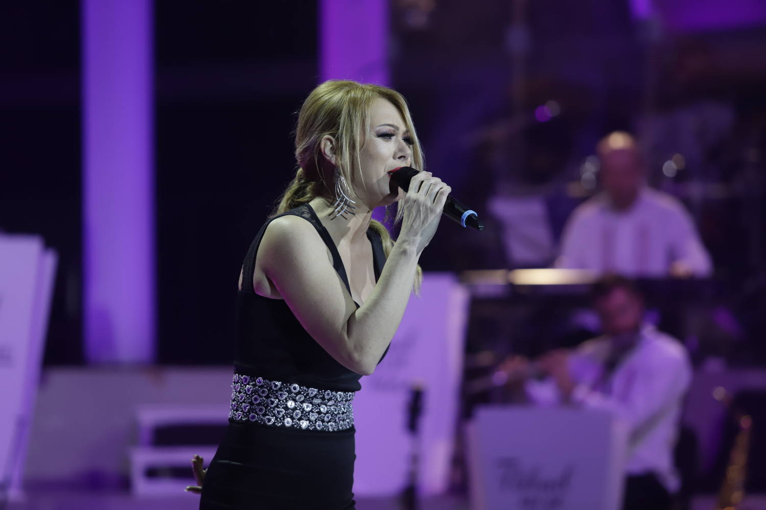 DIRLJIVO Da li je ovo najlepši nastup IKADA emitovan na TV-u? (VIDEO) 2 69873a62f8bca2082880914ecee16856f7b7e2da