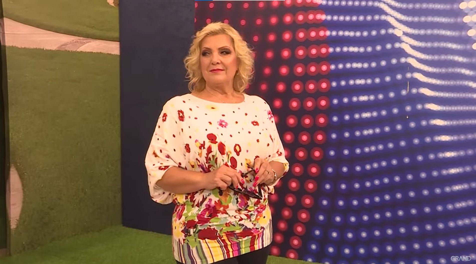 ŽIVOT IM SE PROMENIO PREKO NOĆI: Ove pevačice bile su ZAVIJENE U CRNO (VIDEO) 9 6aa6ffd6306a8da7b4326489cac5badf57a7a30c