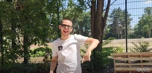 Ima pravo BOGATSTVO: Finalista je jedan od ŠESTORO DECE u porodici, najmlađoj sestri OPRAŠTA SVE 4 6db1e7a89ad1b027ee8cc98213e1a6a56c53a343