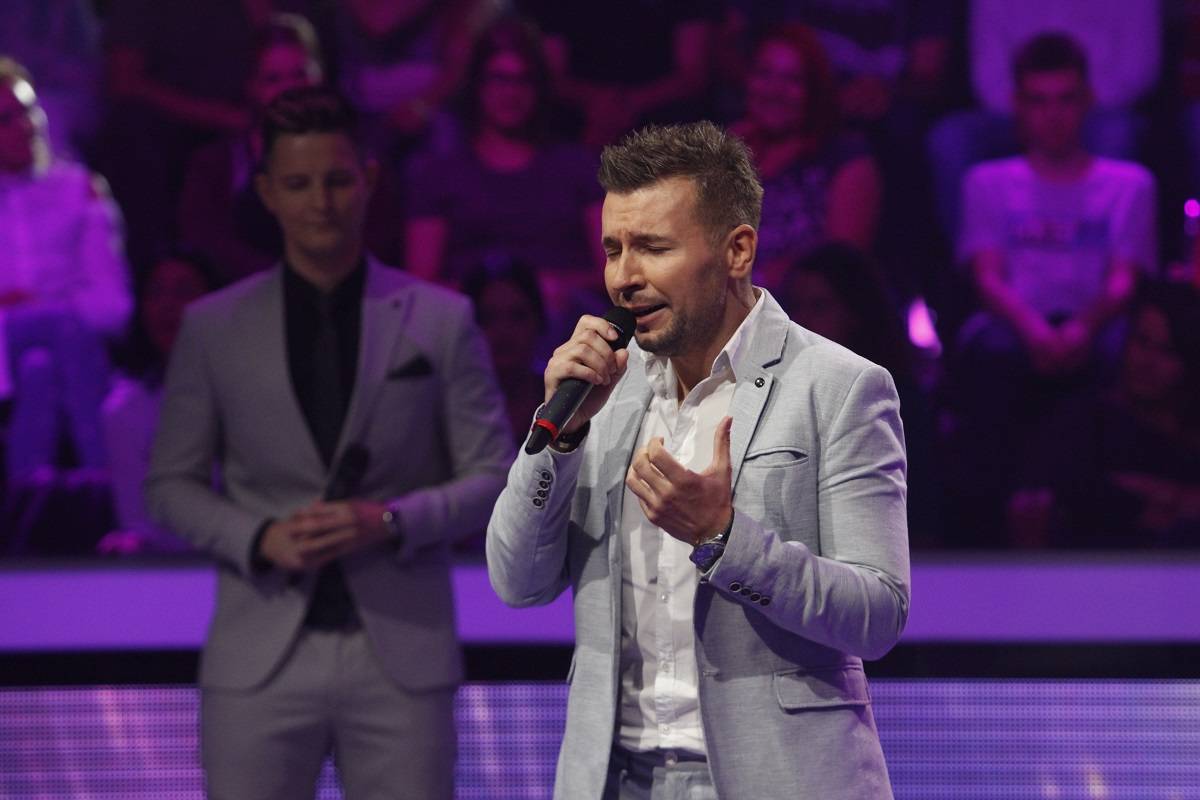 "TI SI MENI TOLIKO SLADAK" JK nahvalila Benjamina, Bosanac slavio prolazak svog kandidata (FOTO) 2 6e290dcd73e8bb579ff0822e6e71b7677a574fbc