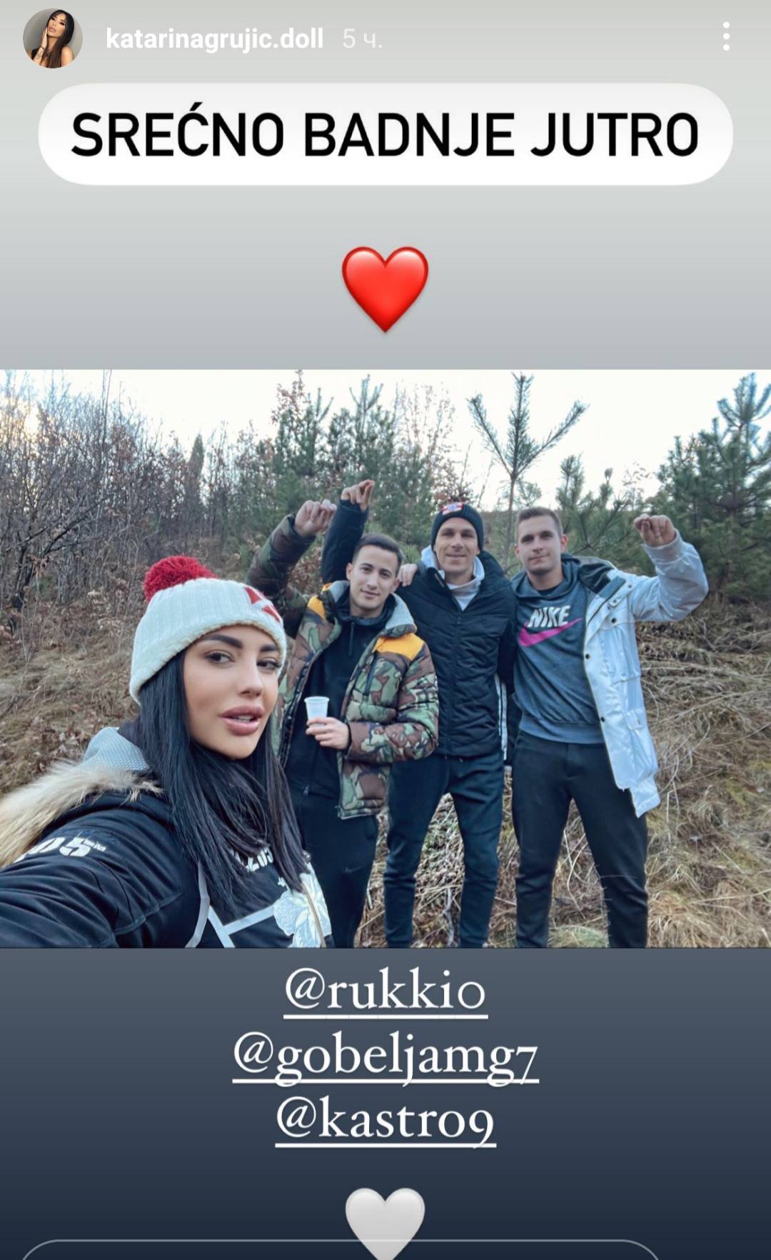 SA DEČKOM JE NAJBOLJE Badnje jutro Kaća Grujić provodi u Kraljevu, a tek da vidite i kako (FOTO) 2 6e5154cc2913650ef17a3de7b3fbd8b3a0d3c0ba