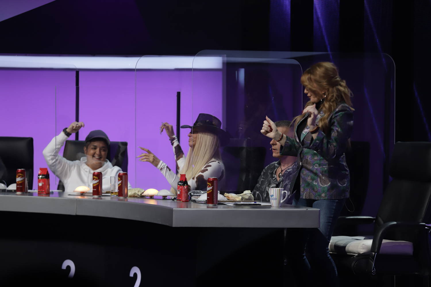 KAD PRPA I INAT PRORADE Takmičarka drastično smršala, žiri zatečen: "Devojko, pokidala si" 3 6ec76d78051bbf2f290ac7e6d388956765bc62ce
