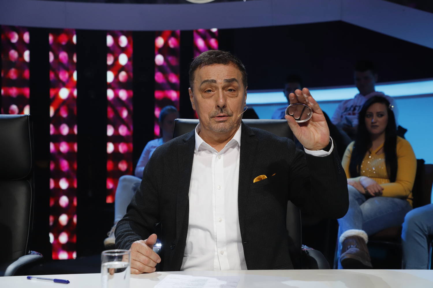 Postoje posebni trenuci kada se scena NIKAD NIJE KASNO pretvori u pravu UMETNOST! (VIDEO) 7 6ecf71b61bea1e13a7b2de5aaa9df5899b932381
