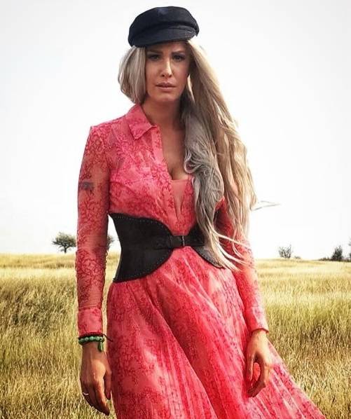 PREMIJERA! TIJANA DAPČEVIĆ objavila novi singl! (VIDEO) 2 6ef3066a30da58eb2b8bb5521dd580143b1b2a38
