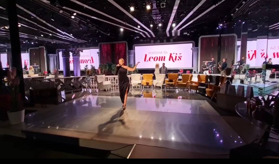 IZA KULISA: Lea Kiš se ne odvaja od telefona, a tek da vidite njene goste 2 7098354377c6719b3da2f57590f25b8c4119053c