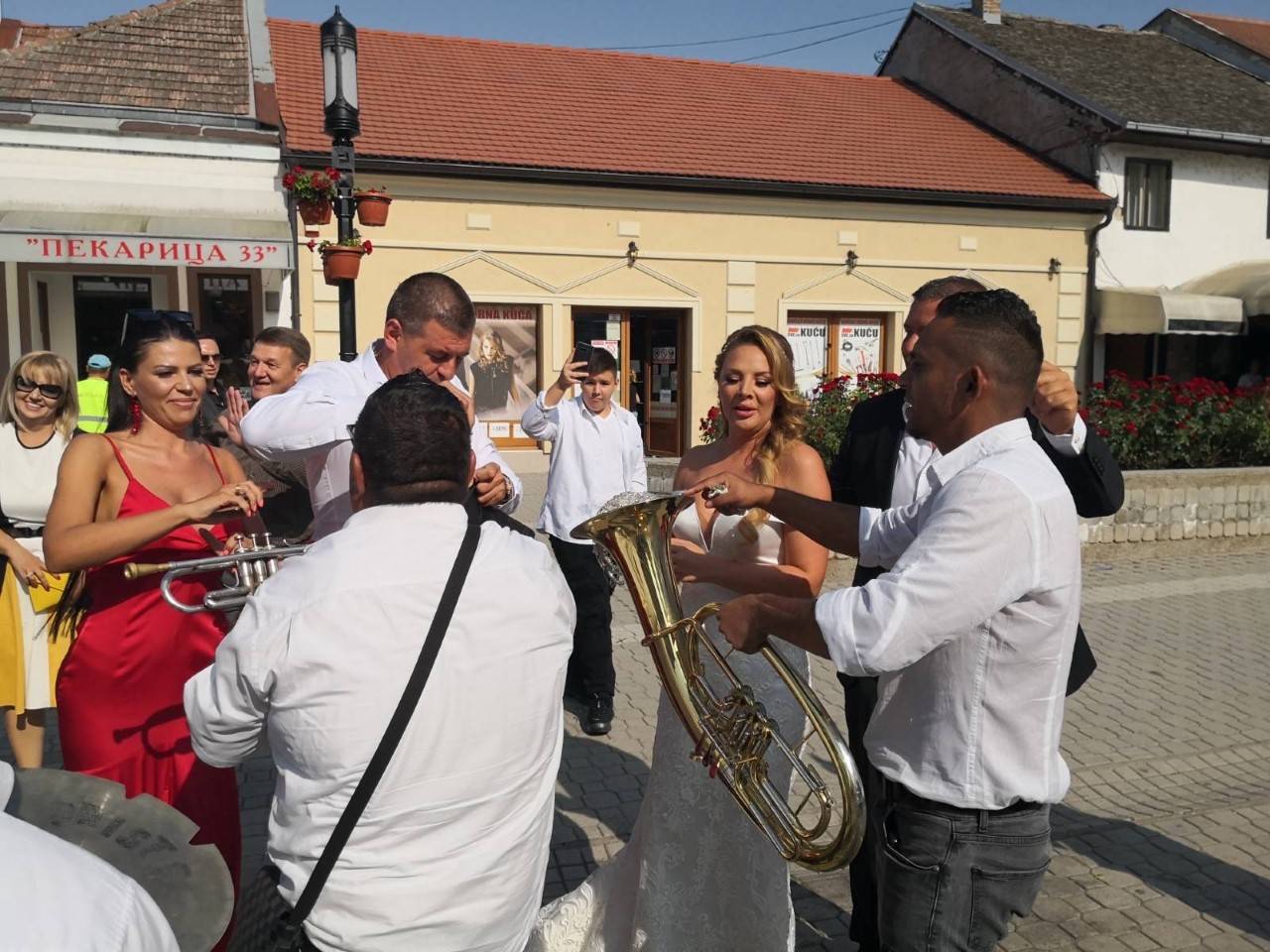 EKSKLUZIVNO Biljana Sečivanović izgovorila sudbonosna "da" i prvi put obukla venčanicu (FOTO) 4 70c1488d21dc15b101e49adf1a28a1f46aa88b84