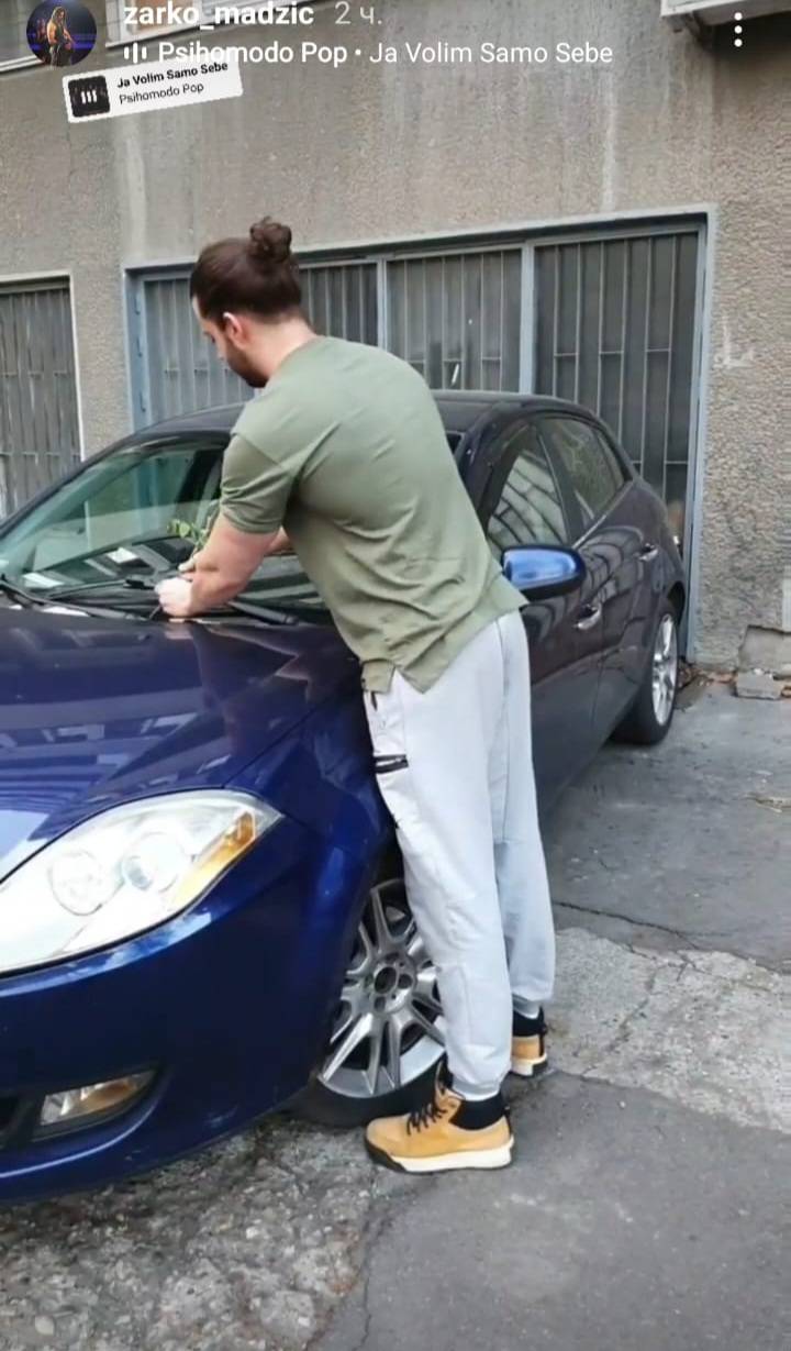 Pohvalio se ružom na kolima, pa usledio ŠOK: "Naljutili su se na mene" 4 71d258f05c06f7d93f32b76cf144013c3b25abf2