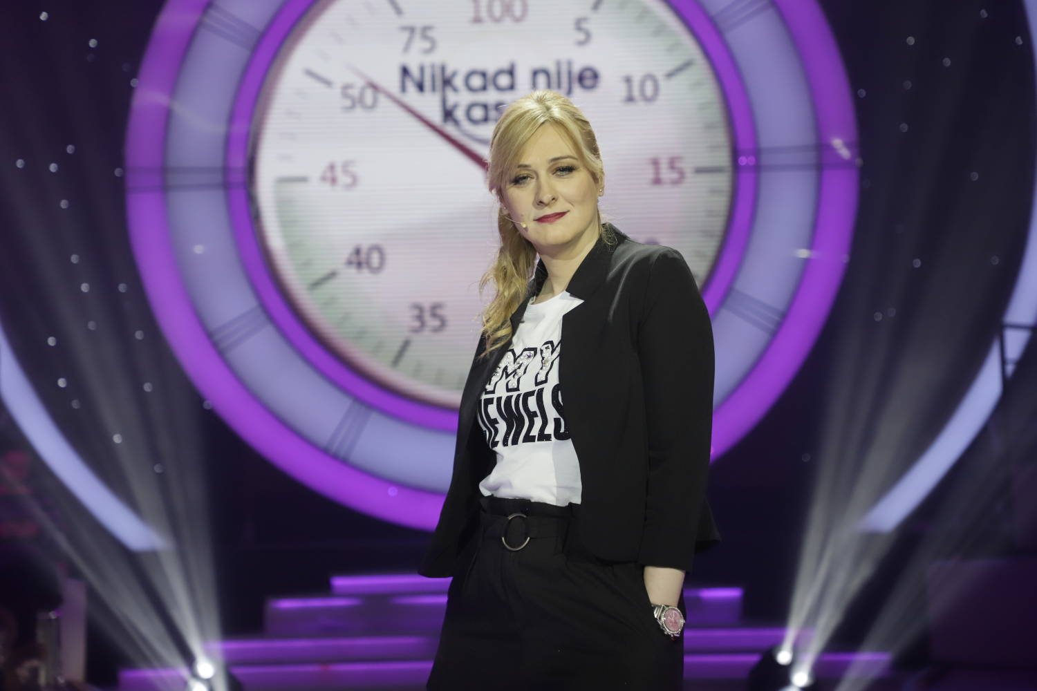 Glumica ZBUNILA publiku u Grandu! Nema šanse da ponovite ONO što je izgovorila (VIDEO) 3 7254f46bf7cd86a1aba74745575f6cee82a08390