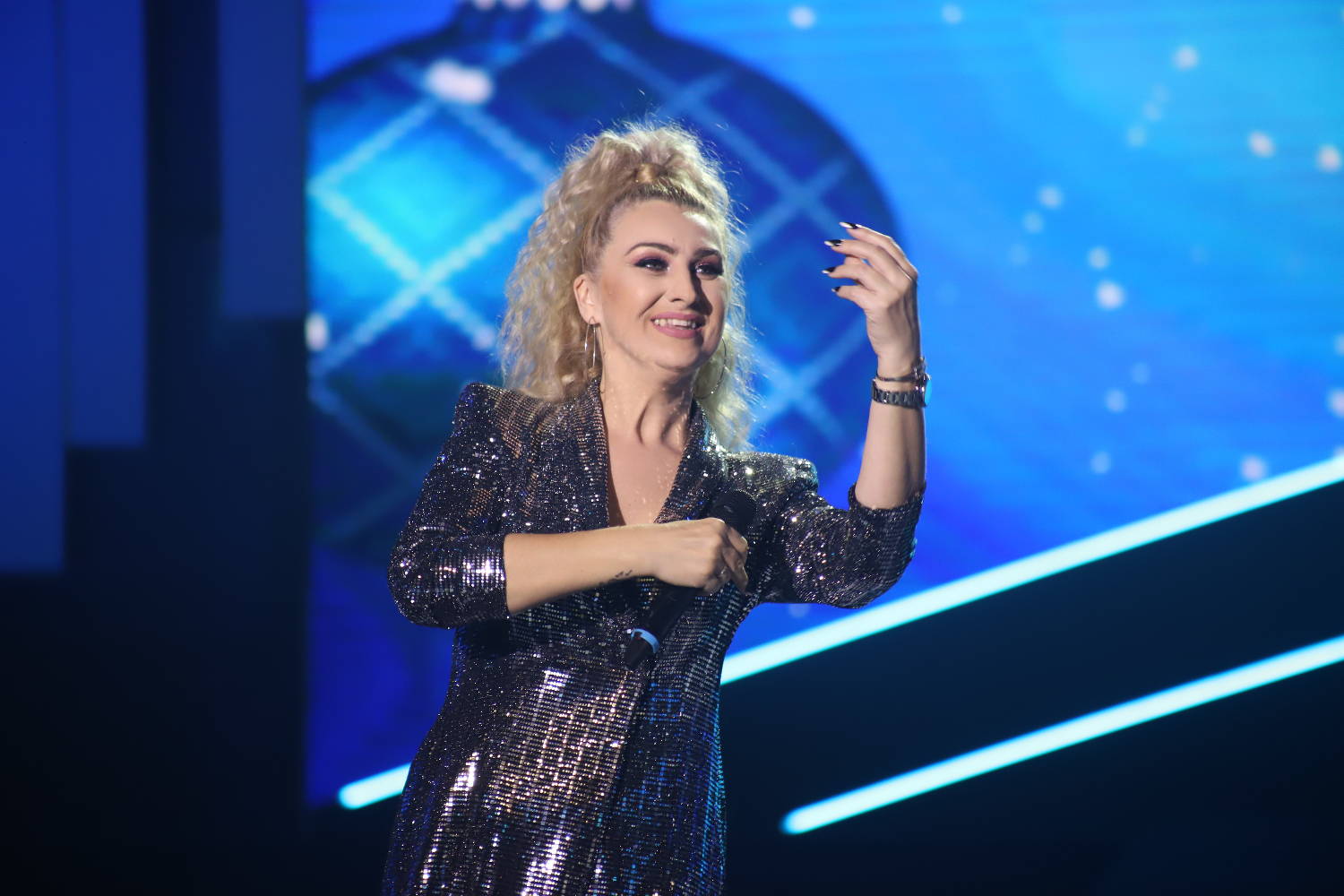 Uraganke DOBILE ČETVRTU ČLANICU Takmičarka FASCINIRALA ŽIRI: "Angažovaću te za svadbu" 2 72e71f3b838f9caca1ae90e9f264a9ad01b0de3e