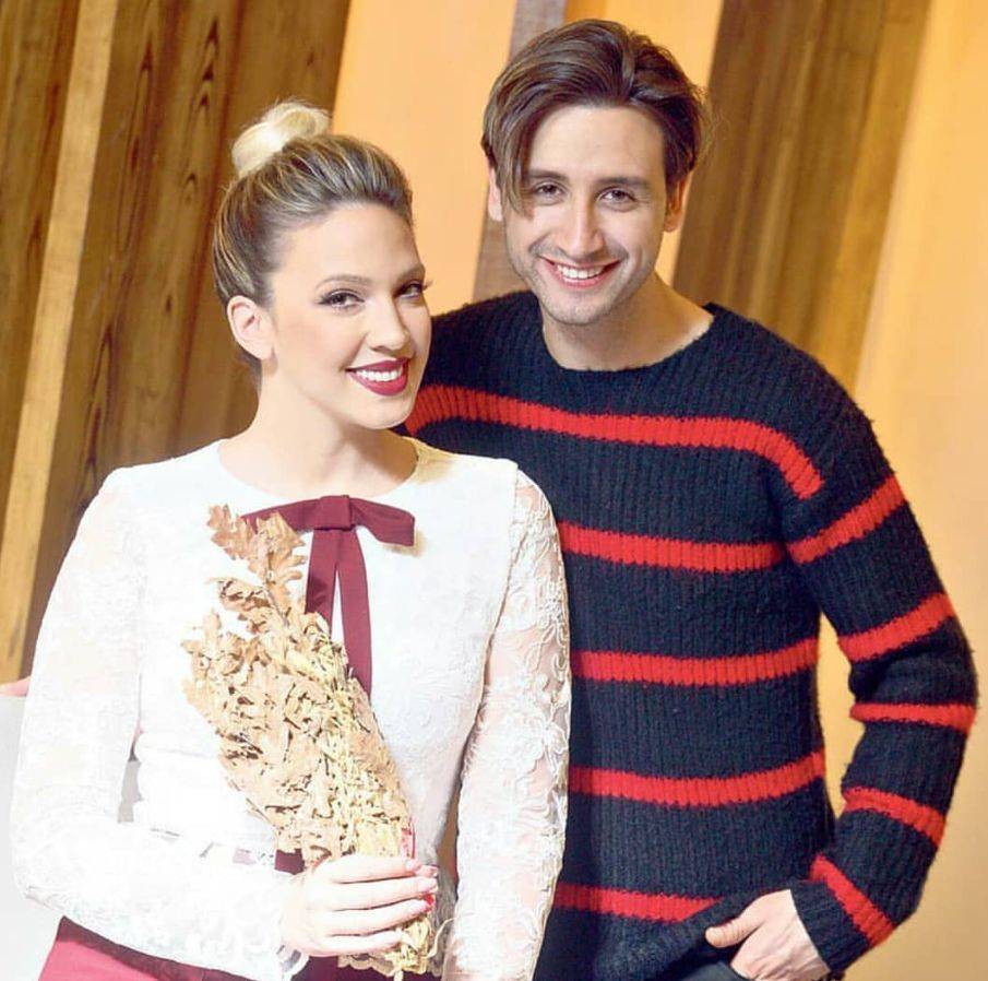 Kad Milica zasuče rukave! Pevačica u studiju spremila IZNENAĐENJE, fanovi NESTRPLJIVI (FOTO) 4 7302e763709f32ef54ae9bb06ed7138b44d719da