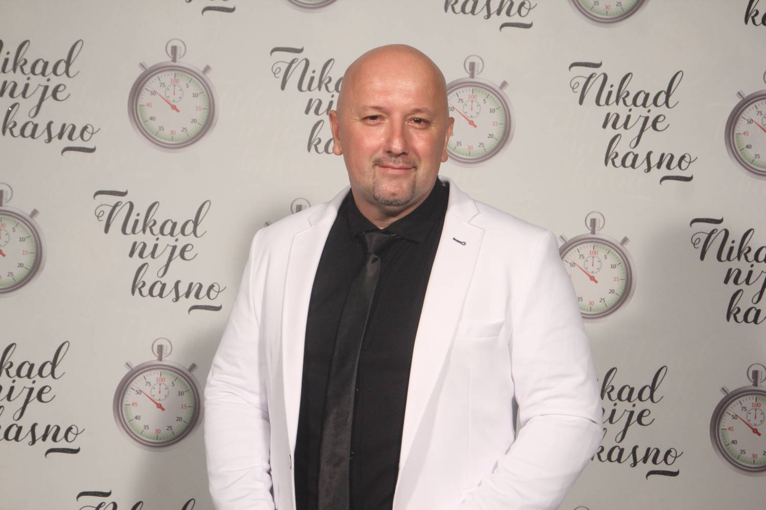 ŽIVOTNA PRIČA KOJA KIDA SRCE! Stoički podneo sve nedaće, danas dokazuje šta sve vera i volja mogu (VIDEO) 2 730fe296b6b5ebf6b2bc6afa18fefbccec7d29a4