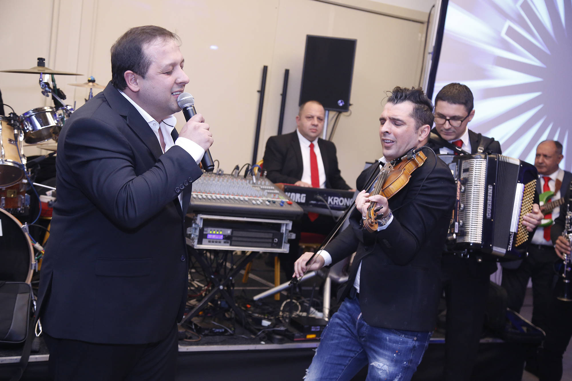 NASLEDNIK POKOJNOG KRALJA NOVI SPOT POSVETIO KOLEGAMA: A ŠABAN ŠAULIĆ DOBIO POČASNO MESTO! (FOTO+VIDEO) 2 73602d285f96cbebfa42b65f96d02d5c0c2808c4