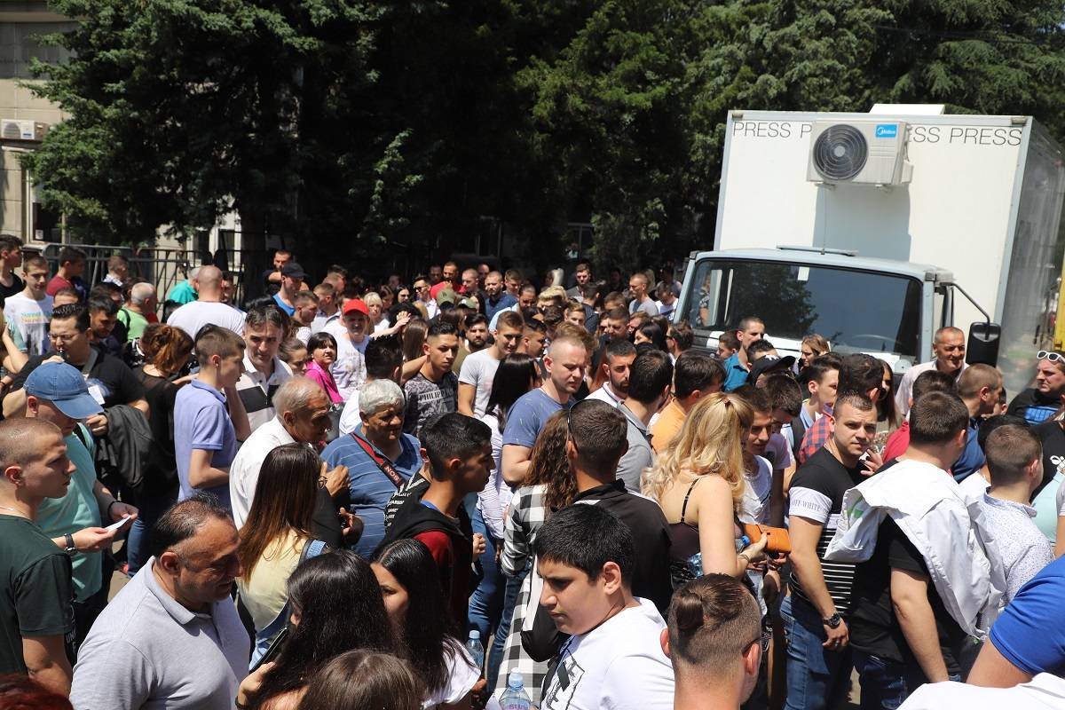 OGROMNO INTERESOVANJE Na stotine kandidata se prijavilo na audiciju za novu sezonu, studiju NE MOŽE DA SE PRIĐE (FOTO) 2 739215dfe0574e4b3e8f7b80cf027db2dfb65eeb