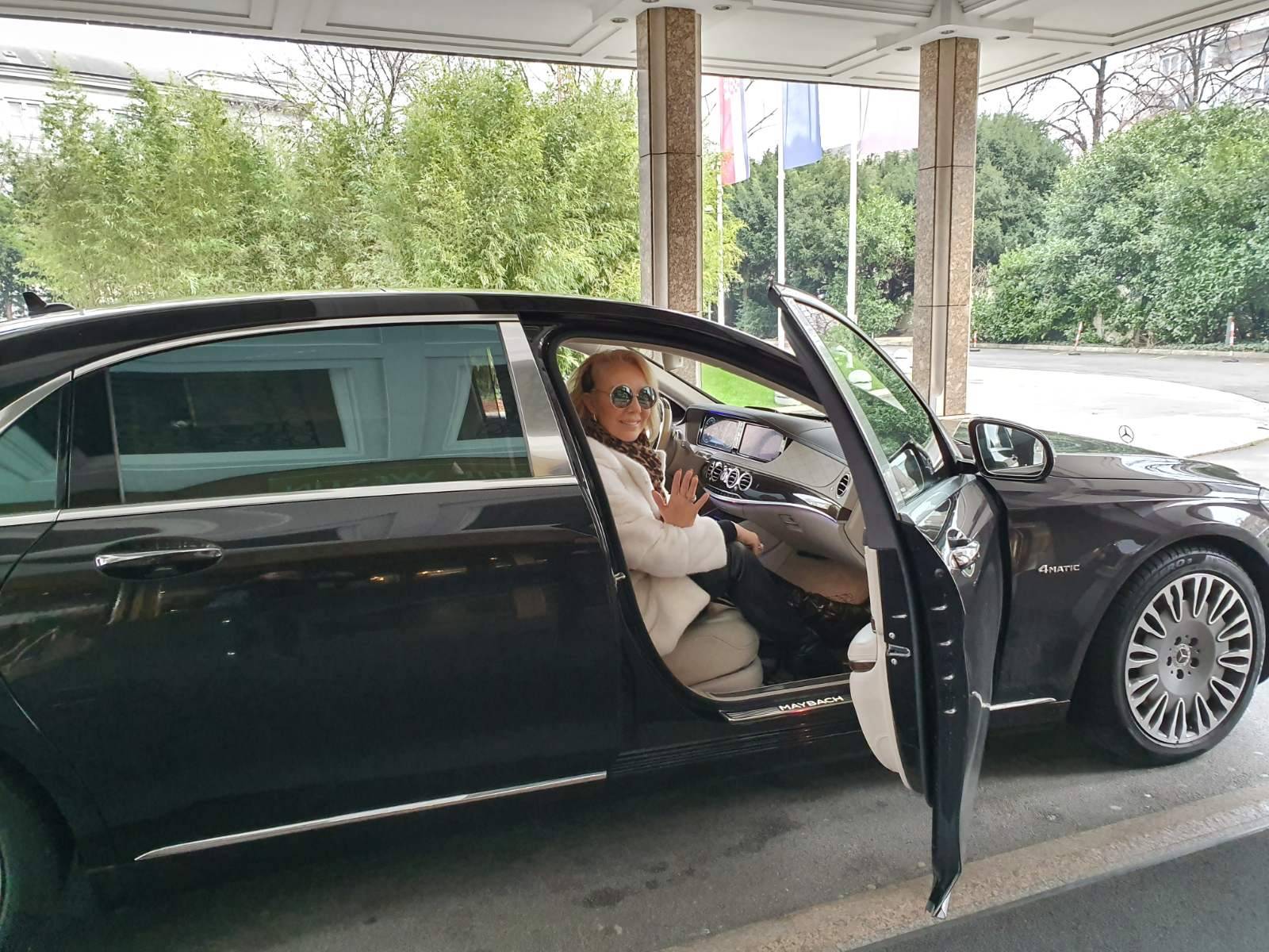 LEPA BRENA uoči koncerata u Areni u Zagrebu! Sve je spremno! (FOTO) 2 746fd8d2373480b140454f19371ba25606d02a54