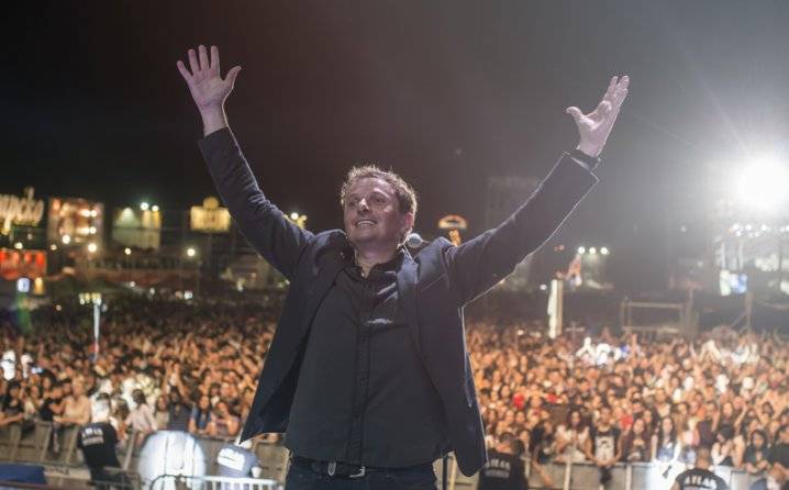 ZIJO VALENTINO: Oluja ga dočekala u Brizbejnu, putnici završili na infuziji! (VIDEO) 2 7492306eba0122d222f3bd6ff36b86ff4d907c77