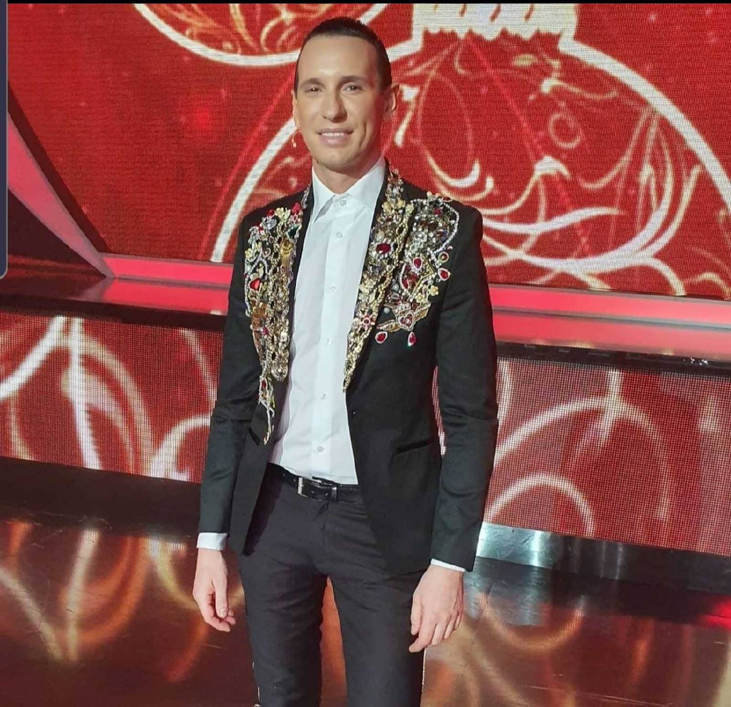 Kažu da je NAJBOLJE OBUČEN muškarac kod nas, ali neke kombinacije su PREVIŠE SMELE (FOTO) 5 74c04f5af8511c33c418529ec6a208b51fe09f4b