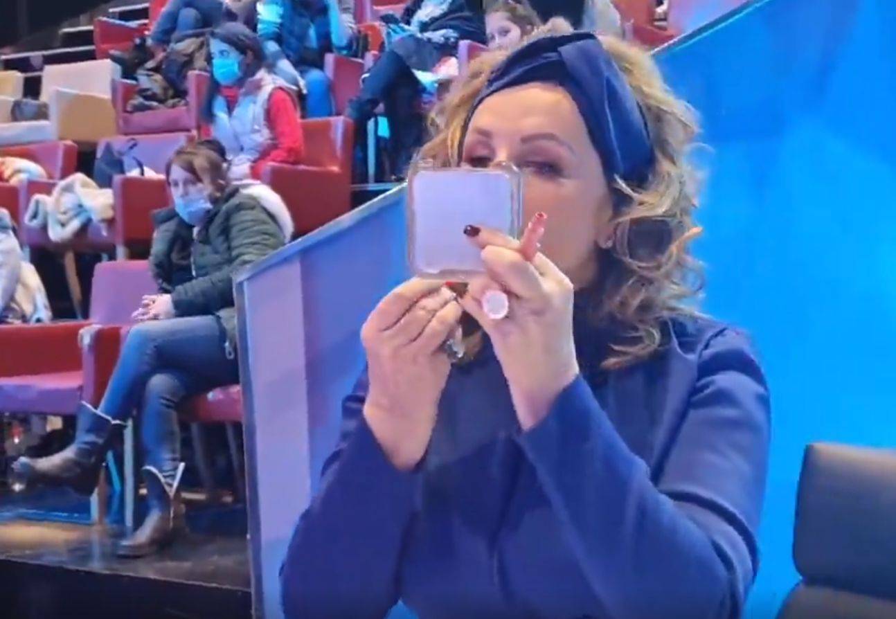 Bekuta se šminka sama, ali ne i Đorđe! Ekipa "Zvezda Granda" orna za rad, a evo šta se dešavalo iza kulisa (VIDEO) 4 78bfa9252f895ab2b00736e1643a962f13038548
