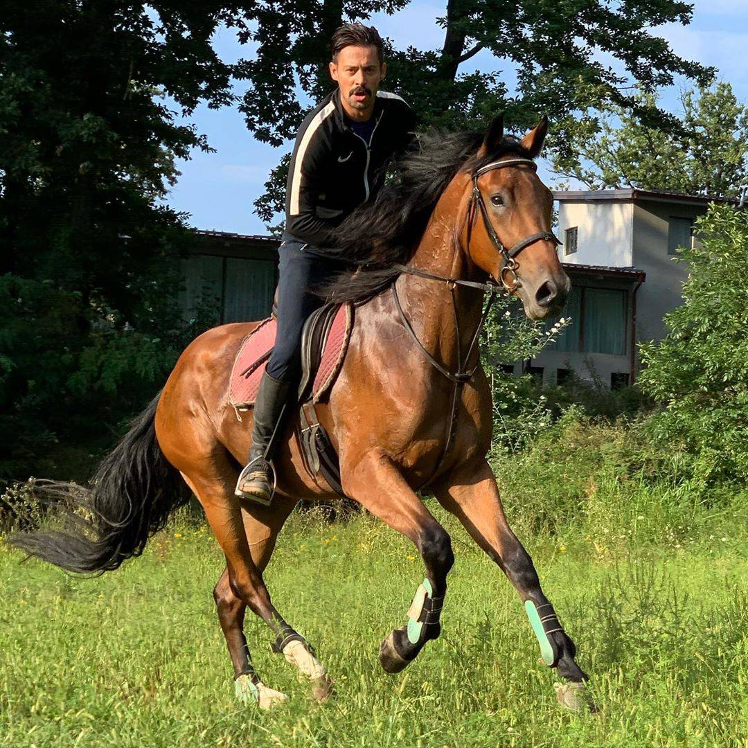 Milan Vasić se nada povratku u pozorište i otkriva da li veruje u horoskop! (FOTO) 2 7abbba47650d499656b5806ec0d5a540efb2c719