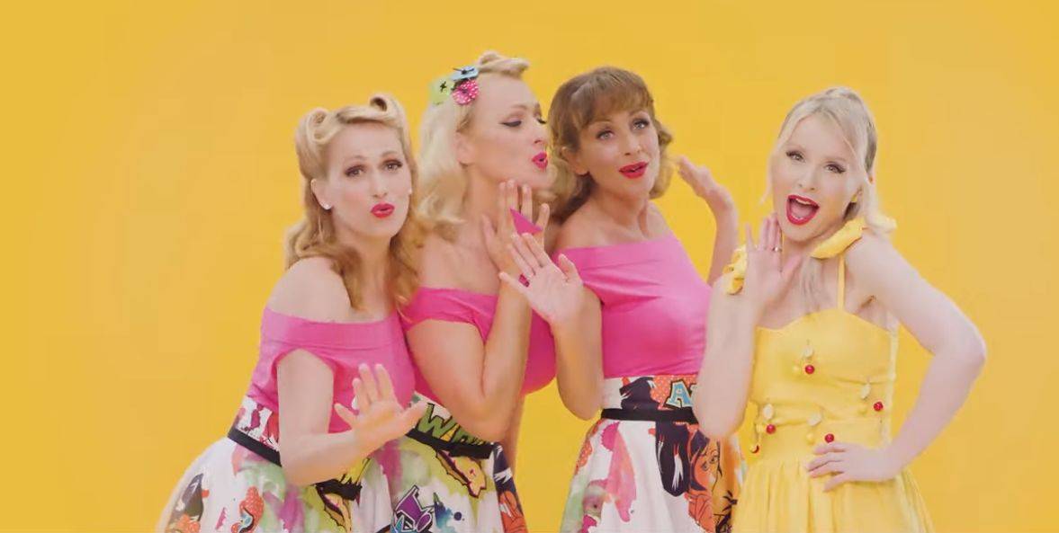 Haljine inspirisane '40 -tim i čuveni HIT u novom ruhu je nešto NAJŠARENIJE I NAJBOLJE što ćete danas čuti (VIDEO) 4 7cec3034dfbb8f52ab26295d09a1330167fe19a4