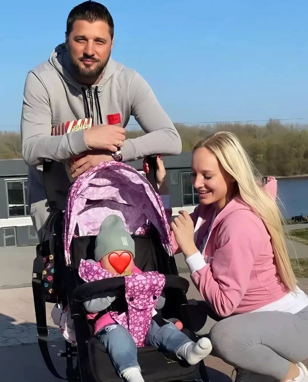 Luna proslavila ćerki PRVI ROĐENDAN: "Došla si baš kada si trebala" (FOTO) 4 7d7ddc46bcf363a89e3124ed19cf9c93ae9839e2