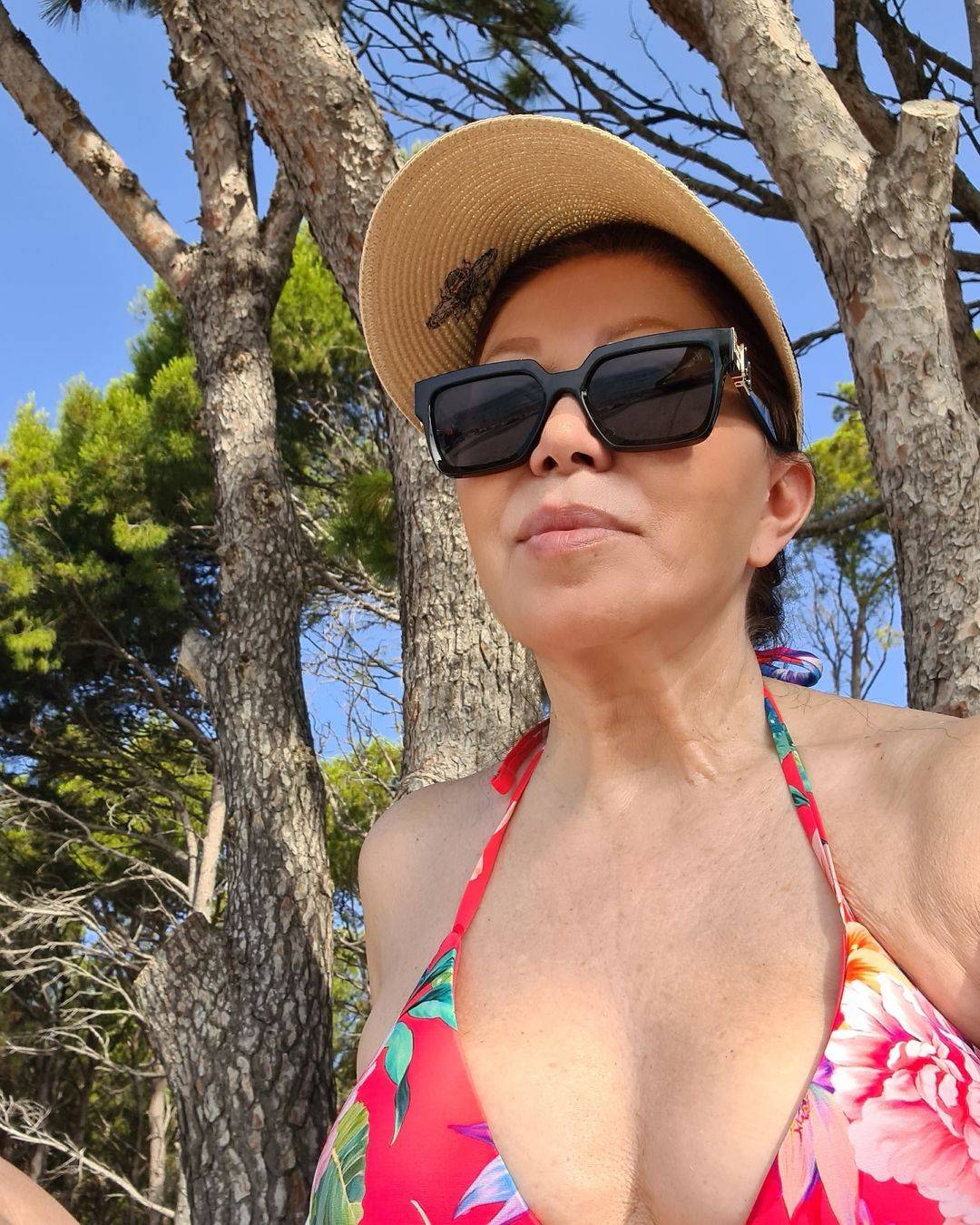 Neda Ukraden u KUPAĆEM i bez ŠMINKE oduševila izgledom u osmoj deceniji! (FOTO) 3 7dd0d86536f45d3ebc336dd9e9c3b28a8b7d1a6a