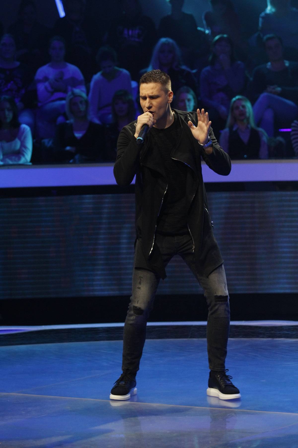 ŠTA MU SE DESILO?: Oduševio prvom pesmom, ali se u drugoj nije proslavio (FOTO) 2 7e14800030633ad83de8bb4328b8e034e2378128