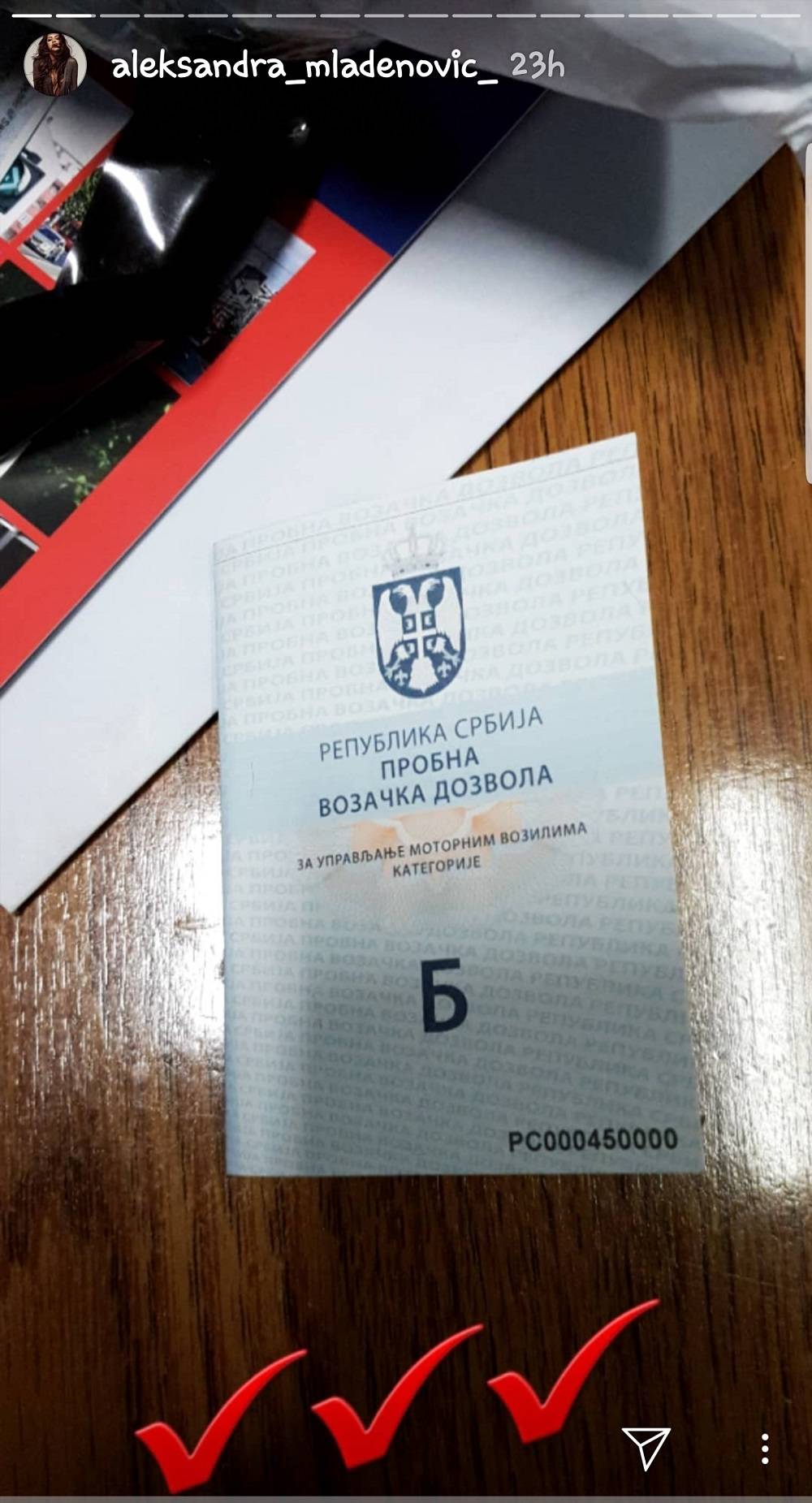 Aleksandra Mladenović se pohvalila probnom vozačkom dozvolom! (FOTO) 2 7fd66dc121cae9bce6a15b5003617ebfc7ff3cf0