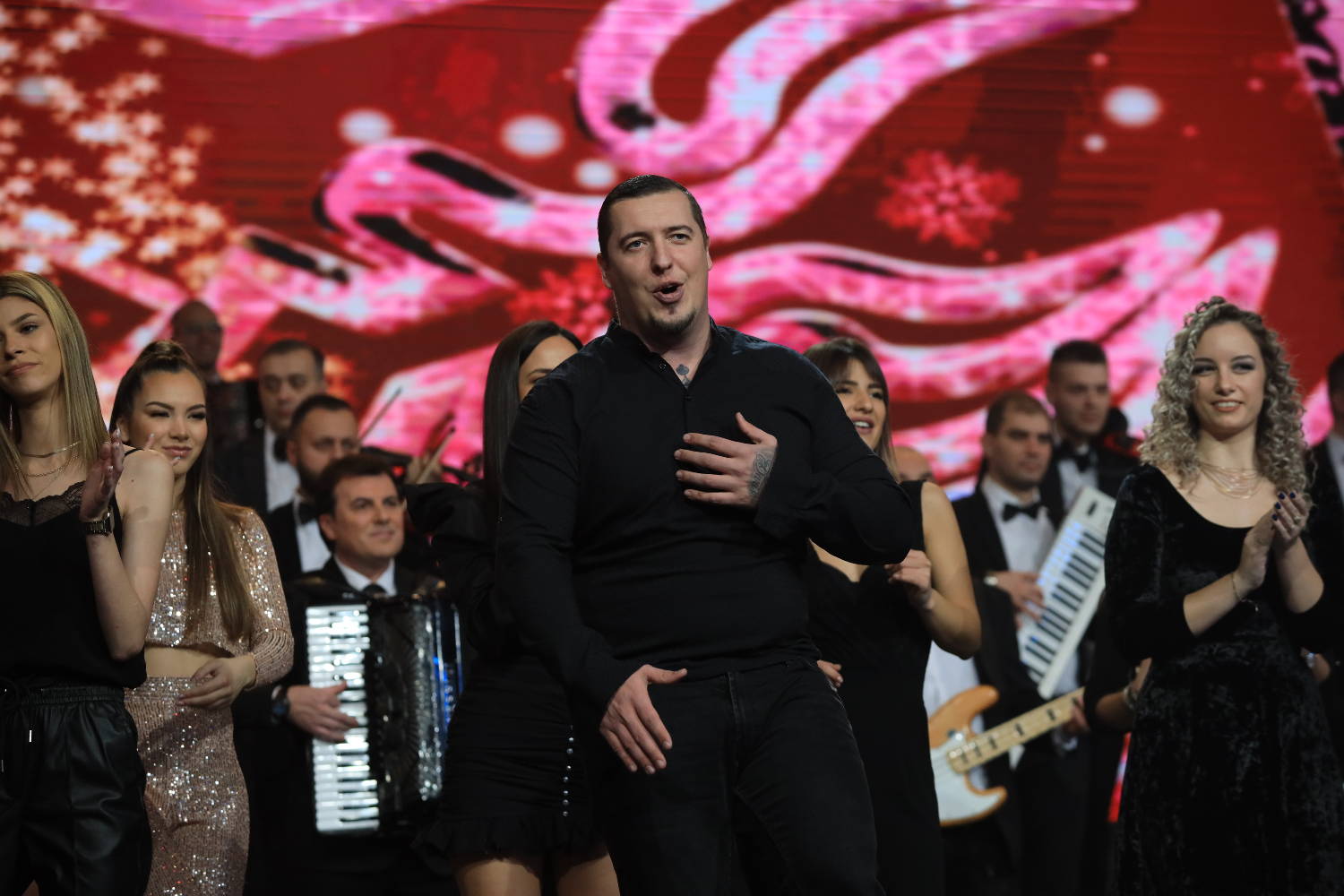 AMAR GILE SE ŽENI Pevač nakon razvoda ponovo zaljubljen: "VOLIMO SE" (VIDEO) 3 81b9e2d0c362542f299ebe5c2fef478733a3de14