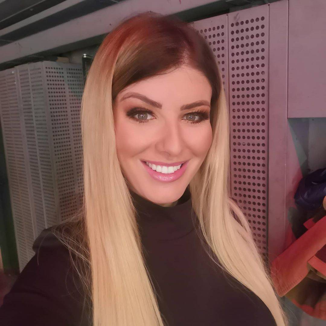 Nedavno je priznala DA SE RAZVELA, a ponesena emocijama obradila je pesmu Olivera Dragojevića i zvuči MAGIČNO! (VIDEO) 2 81cc5b760d97522235861fd6978dd8a91d9fe2e8