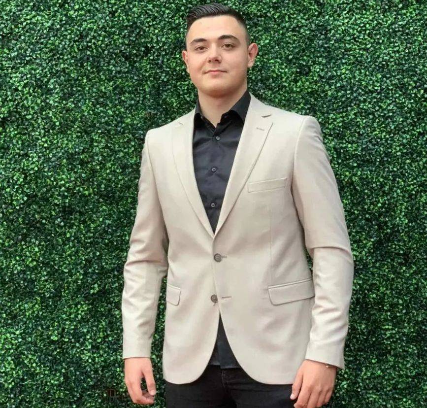 Bosanski Sanremo IZGRMEO: Nermin Handžić rame uz rame sa NAJVEĆIM MUZILKIM LEGENDAMA 2 82a7db10aa3c27d98f8a3ee10129038a0b2e3d65