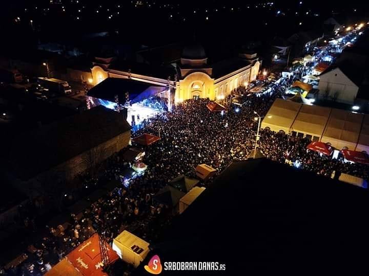 Oboren još jedan rekord! Dragana Mirković na Kobasicijadi okupila preko 20 hiljada ljudi (FOTO) 4 839839666553051aa8678d26e8963530a1c5b5f1
