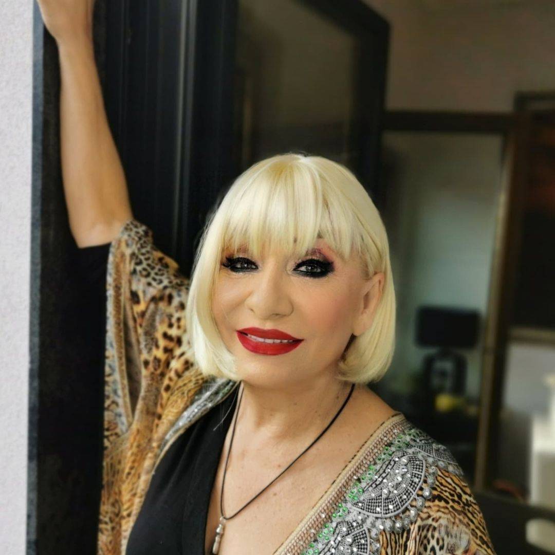 Vesna Zmijanac PROMENILA IMIDŽ, pljušte komentari: "BOGINJO" (FOTO) 3 84e88331222818cb6c72b53c36bbe26f851208ae