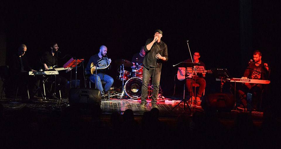 U ČAST MUZIČARU: Marko Žigmanović pesmama Olivera Dragojevića raspametio publiku 2 85418acbc1b7a96a909c77ec3b5a1475d0c6356c