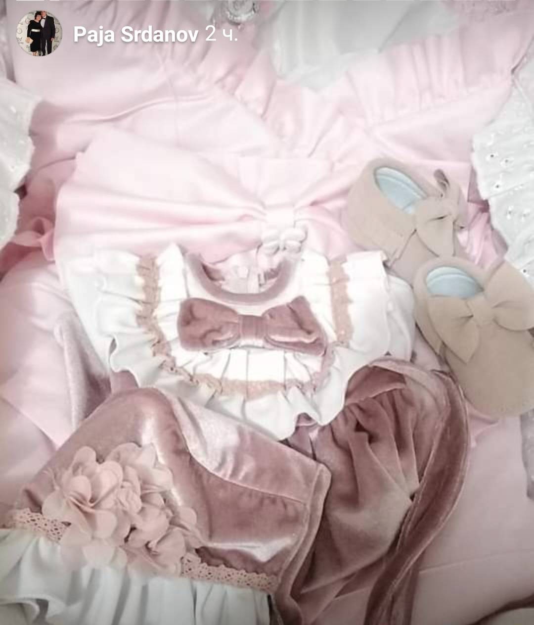 SLOŽNA I BOGATA PORODICA: Pevač priredio nezaboravan DOČEK za NASLEDNICU i SNAJKU (FOTO) 5 86a7c8c81c3026ec7e96b328b4c4798e21bd157f