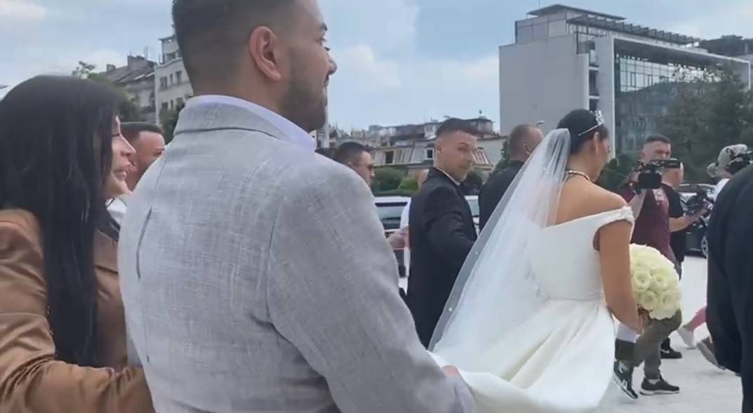 Mladenci izgovorili sudbonosno DA, kumi se desio PEH,pa ZAVAPILA: "Polako, bre" (VIDEO) 4 89fb32dae89aceaca2ae950f93936226dee15f54